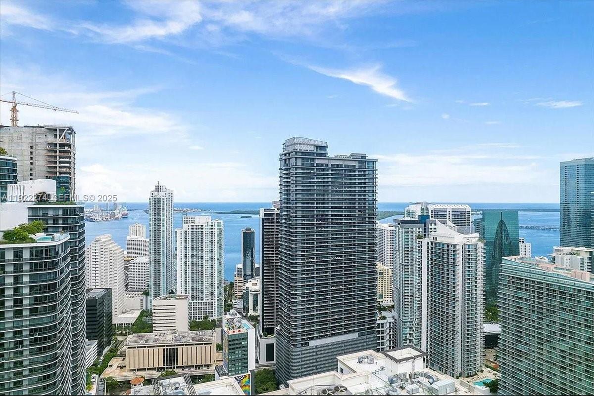 1000 Brickell Plz #3211