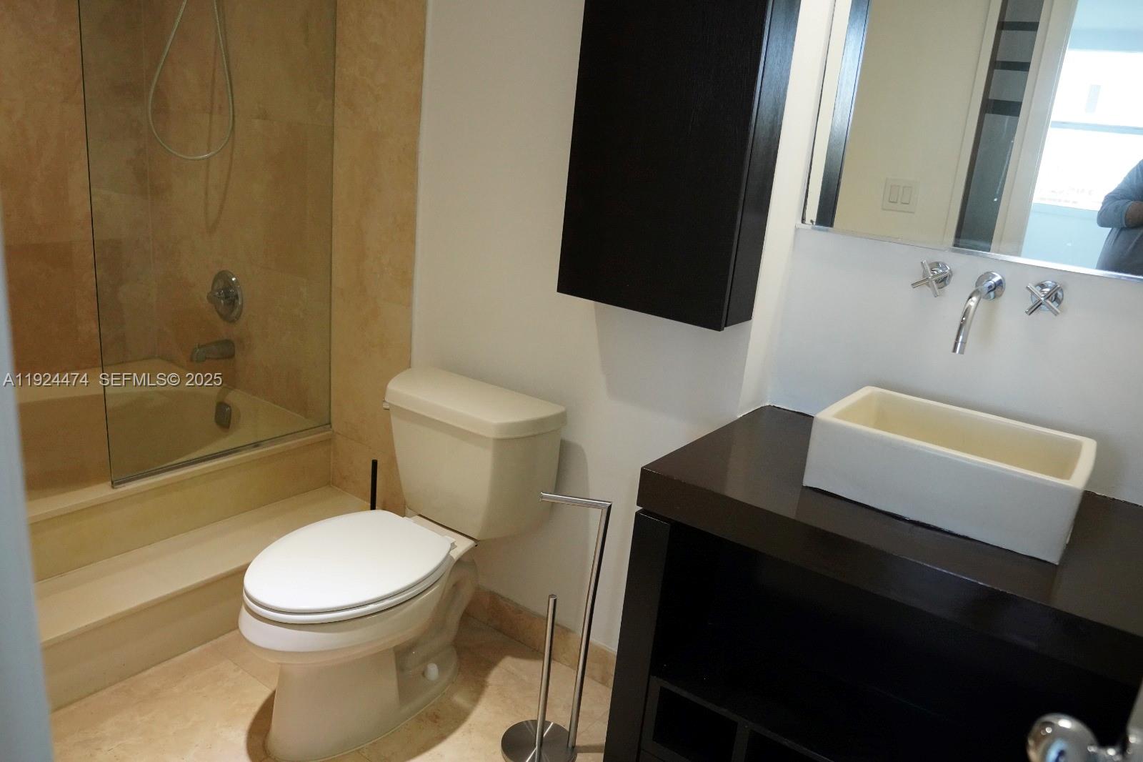 16570 NE 26th Ave #5G BOAT SLIP INCLUDED North Miami Beach, FL 33160