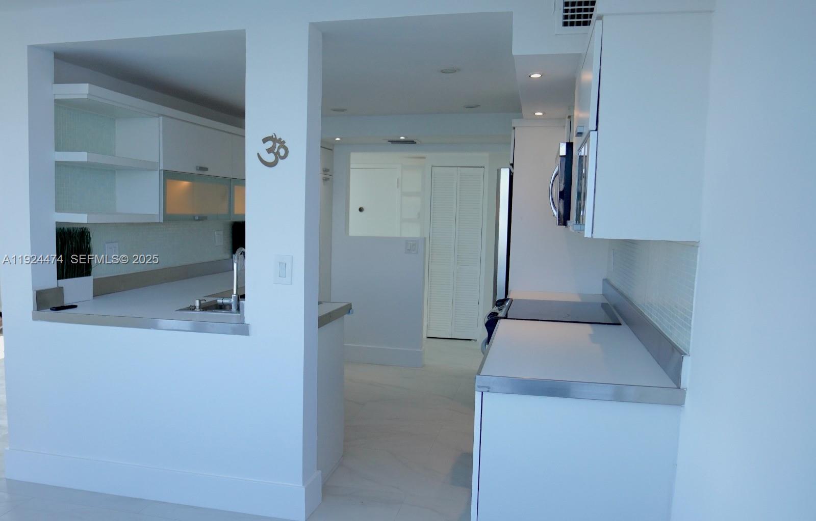 16570 NE 26th Ave #5G BOAT SLIP INCLUDED North Miami Beach, FL 33160