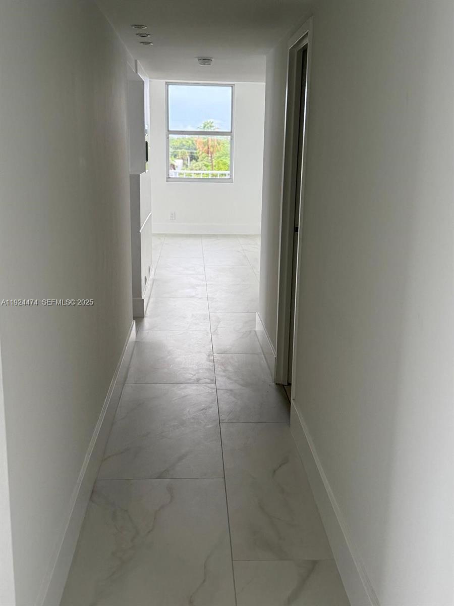 16570 NE 26th Ave #5G BOAT SLIP INCLUDED North Miami Beach, FL 33160