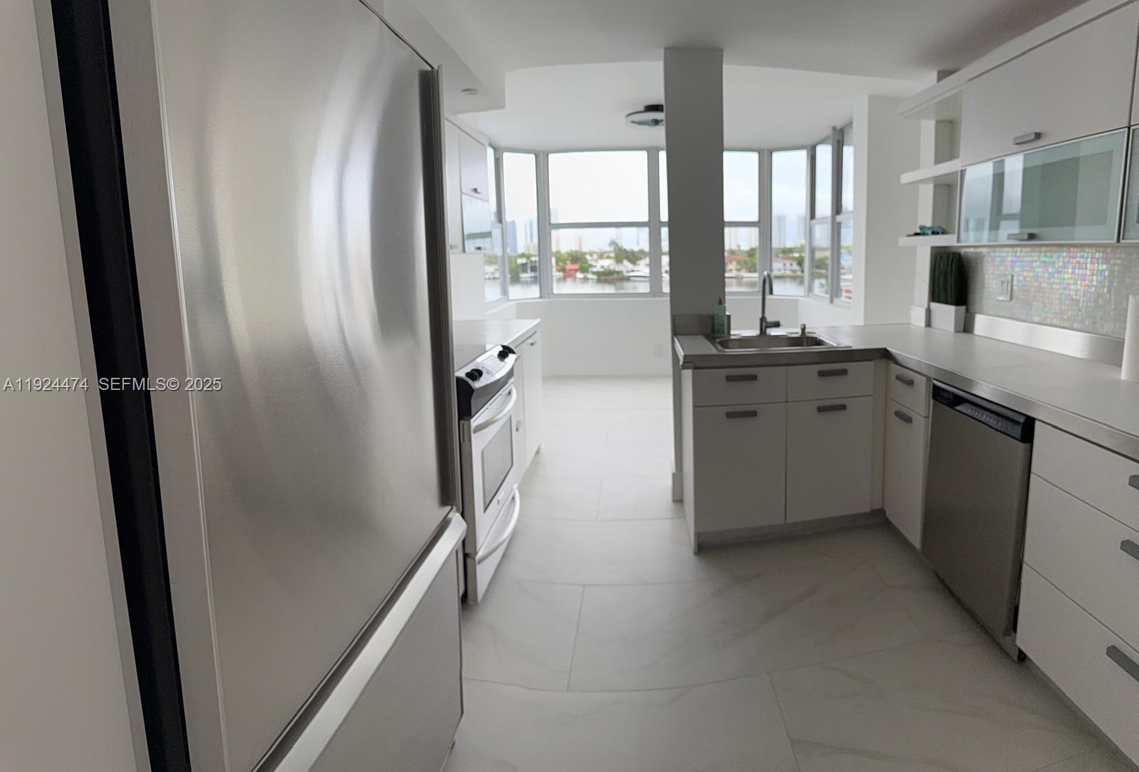 16570 NE 26th Ave #5G BOAT SLIP INCLUDED North Miami Beach, FL 33160