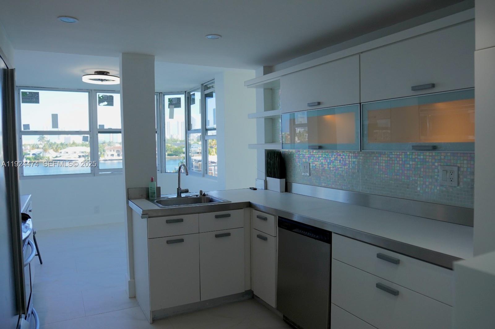 16570 NE 26th Ave #5G BOAT SLIP INCLUDED North Miami Beach, FL 33160