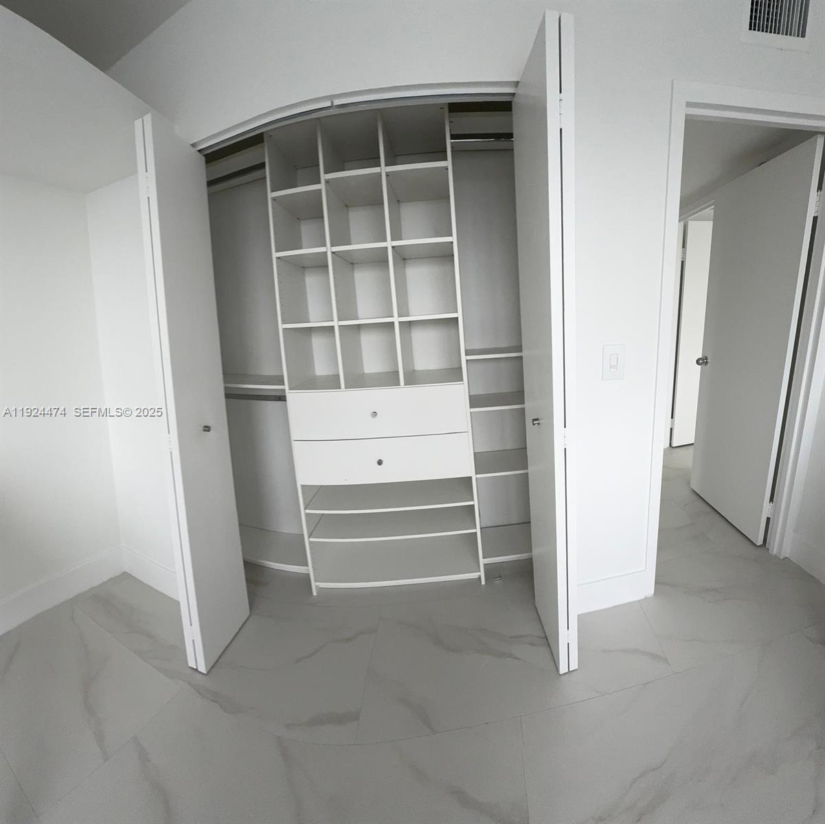 16570 NE 26th Ave #5G BOAT SLIP INCLUDED North Miami Beach, FL 33160