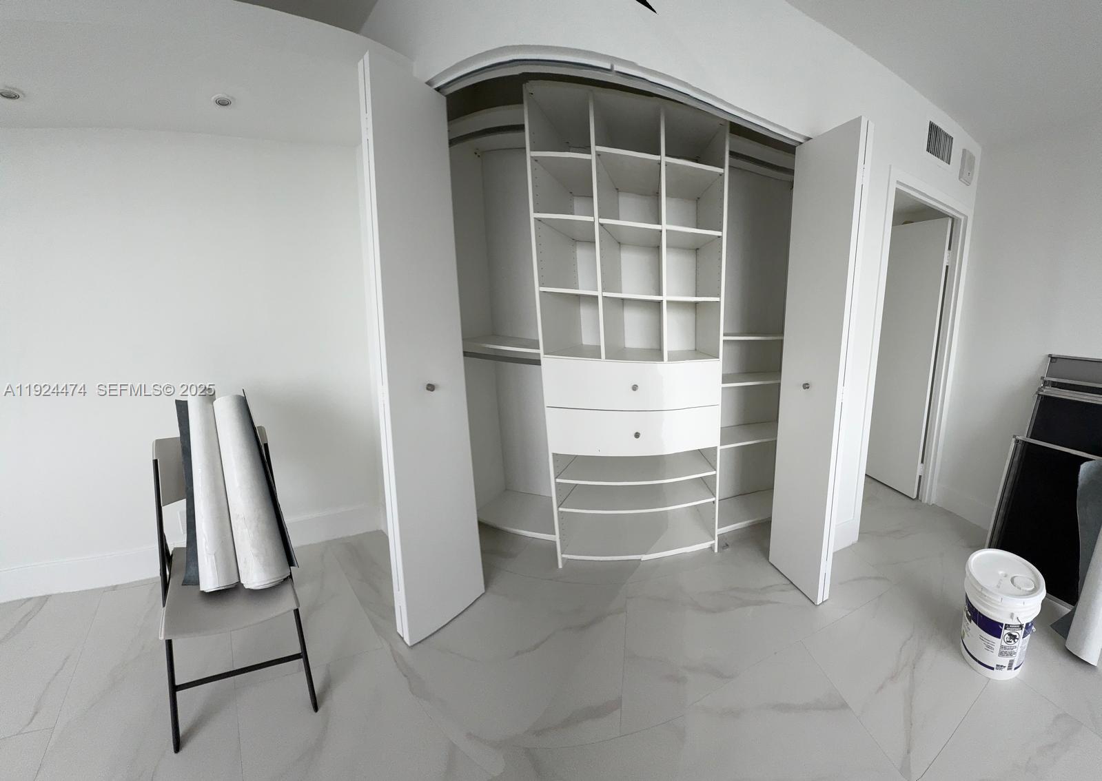 16570 NE 26th Ave #5G BOAT SLIP INCLUDED North Miami Beach, FL 33160