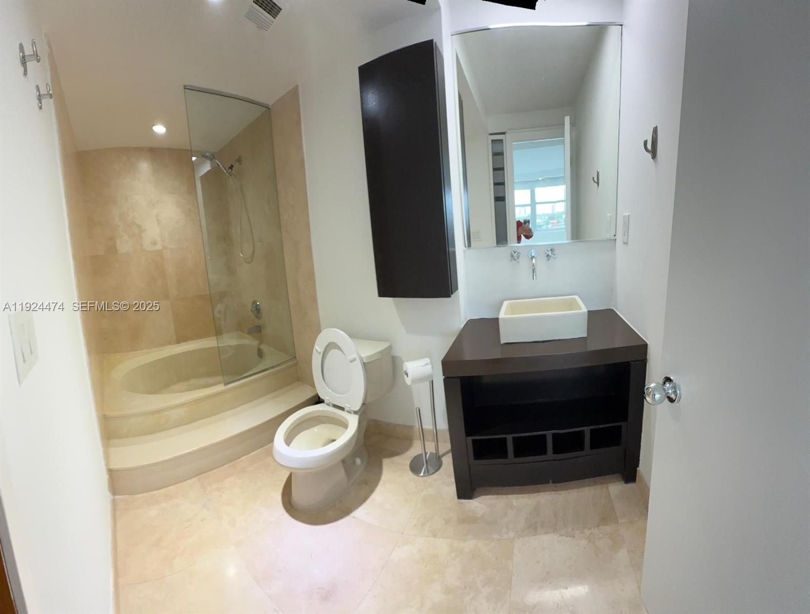 16570 NE 26th Ave #5G BOAT SLIP INCLUDED North Miami Beach, FL 33160