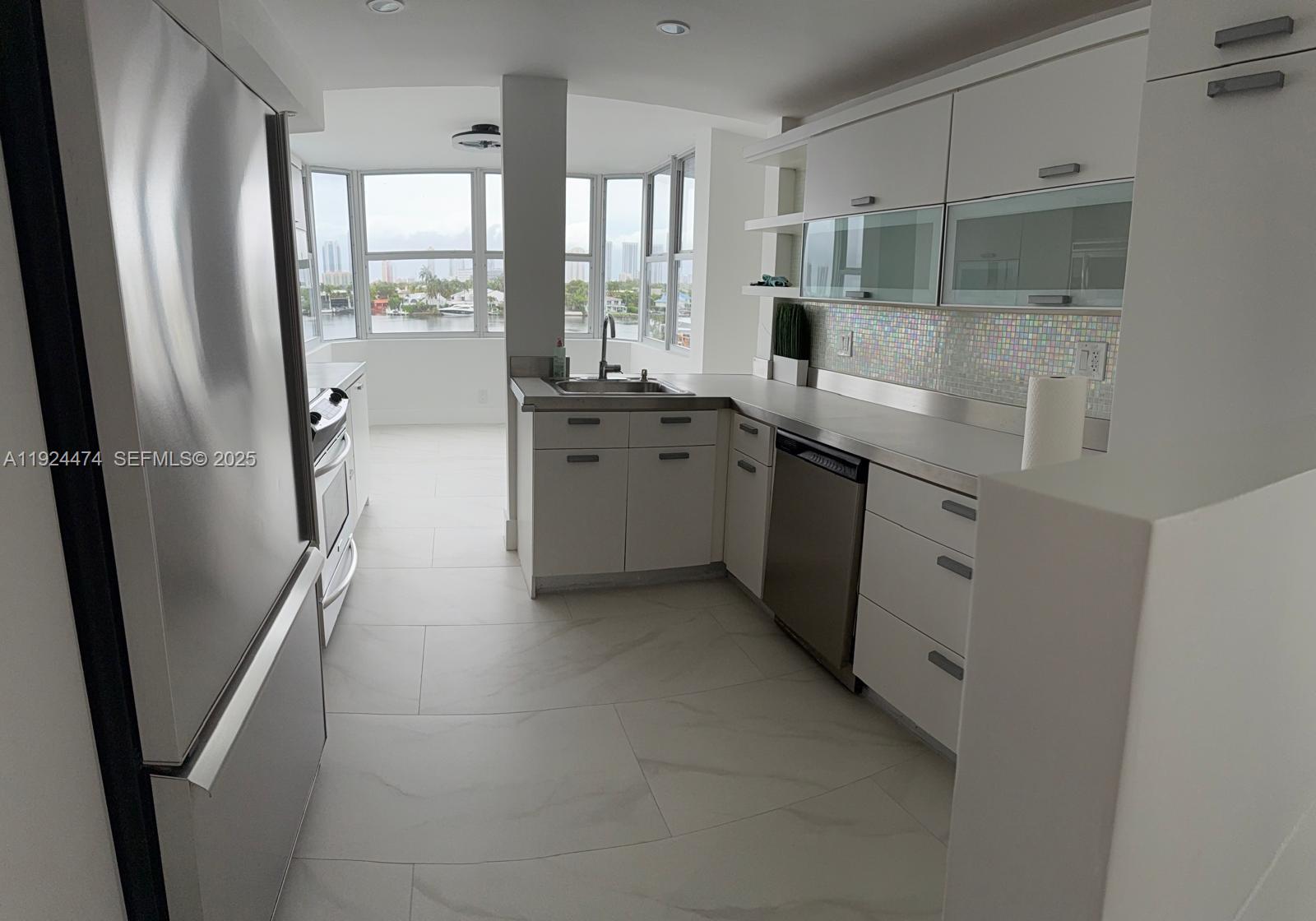 16570 NE 26th Ave #5G BOAT SLIP INCLUDED North Miami Beach, FL 33160