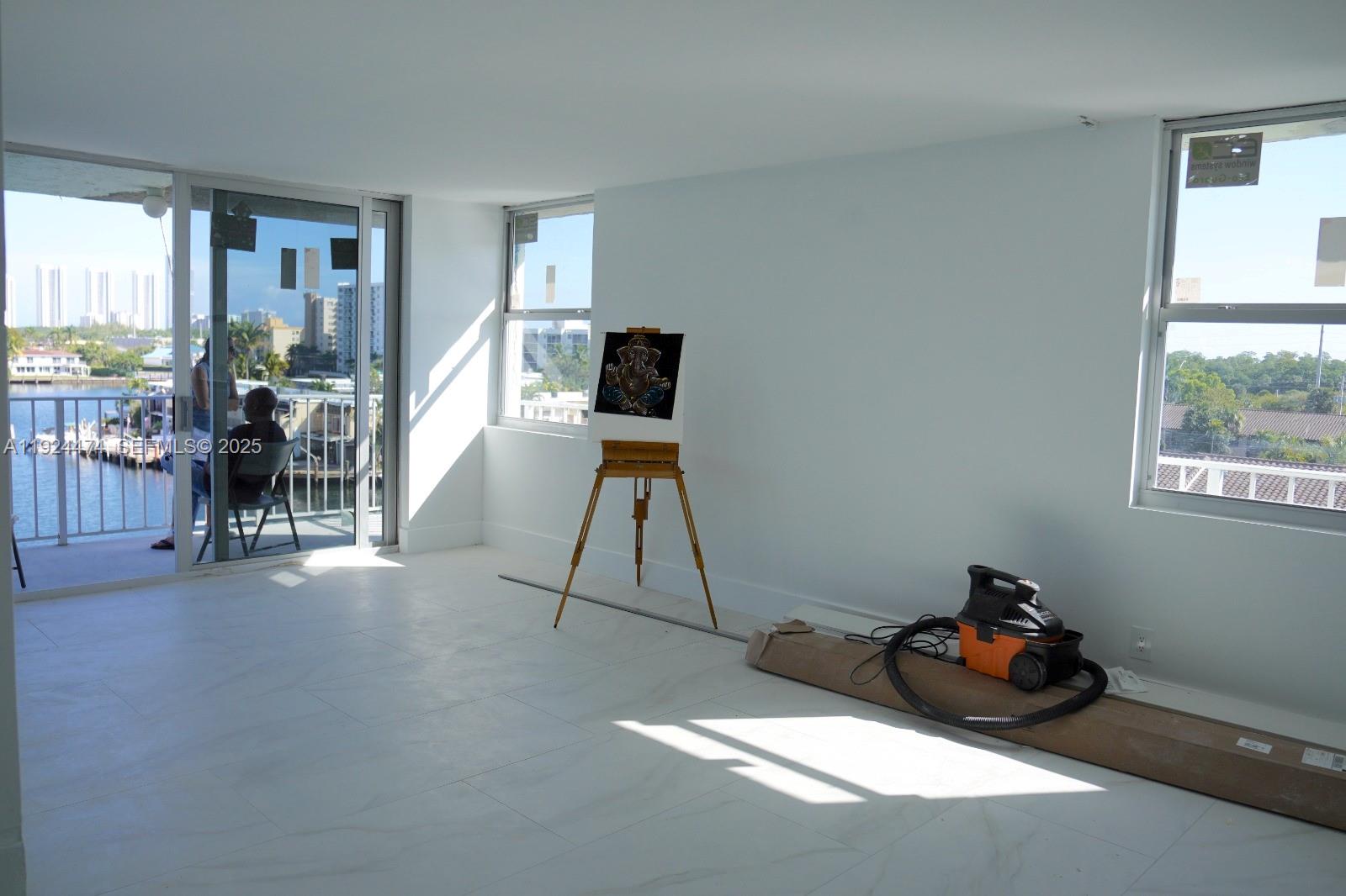 16570 NE 26th Ave #5G BOAT SLIP INCLUDED North Miami Beach, FL 33160