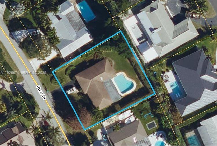 220 River Dr Tequesta, FL 33469