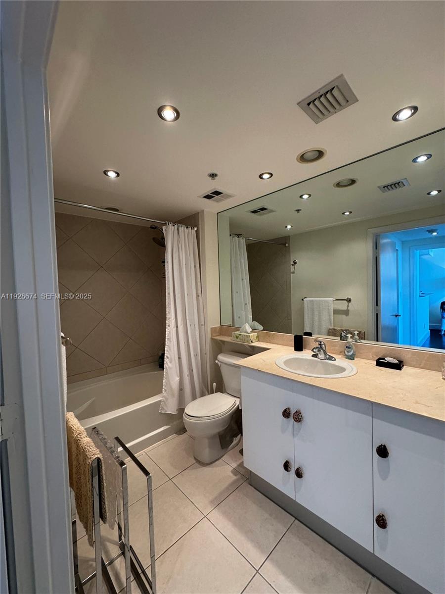 335 S Biscayne Blvd #2403 Miami, FL 33131