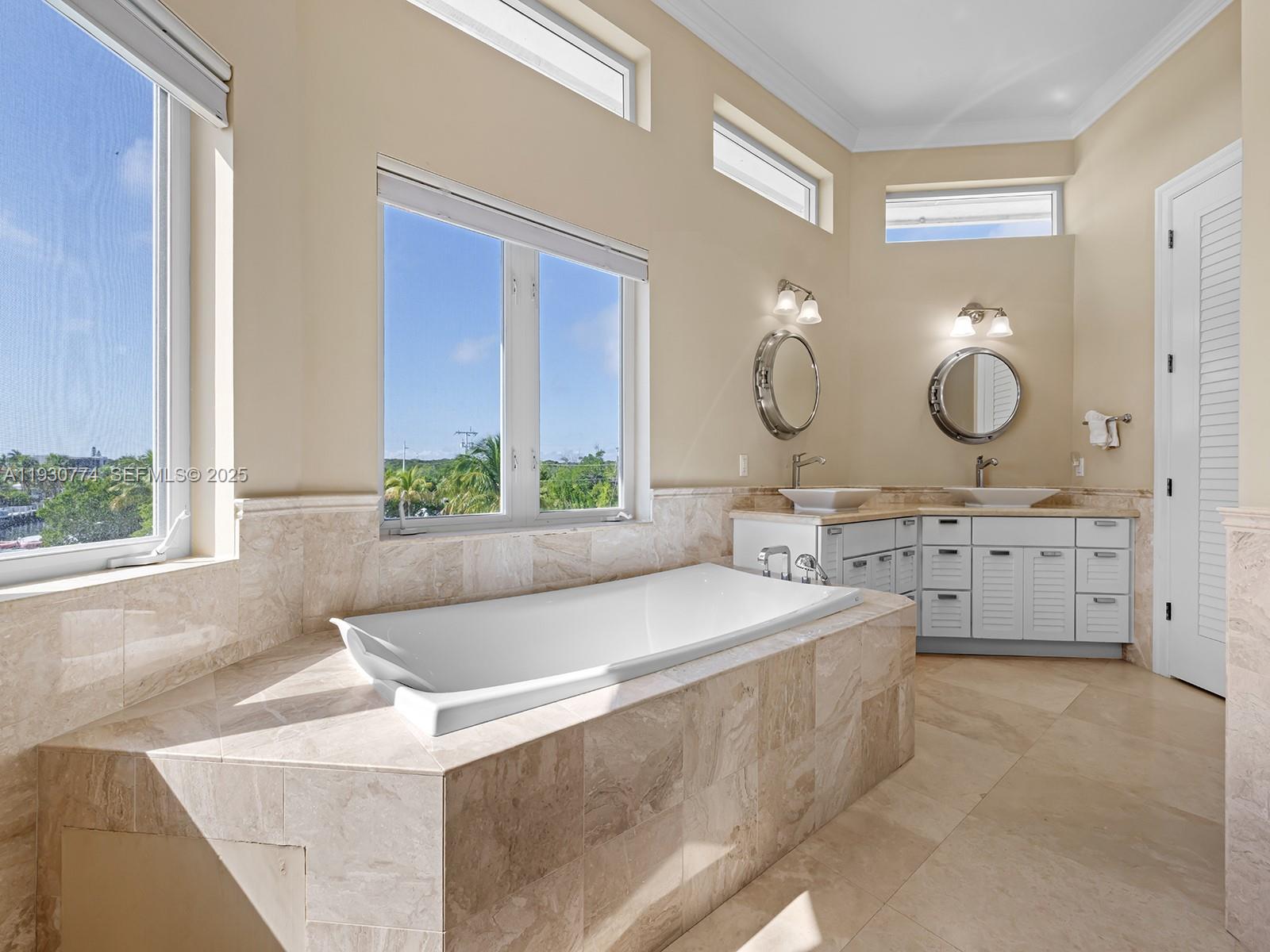 57 Garden Cv Dr Key Largo, FL 33037