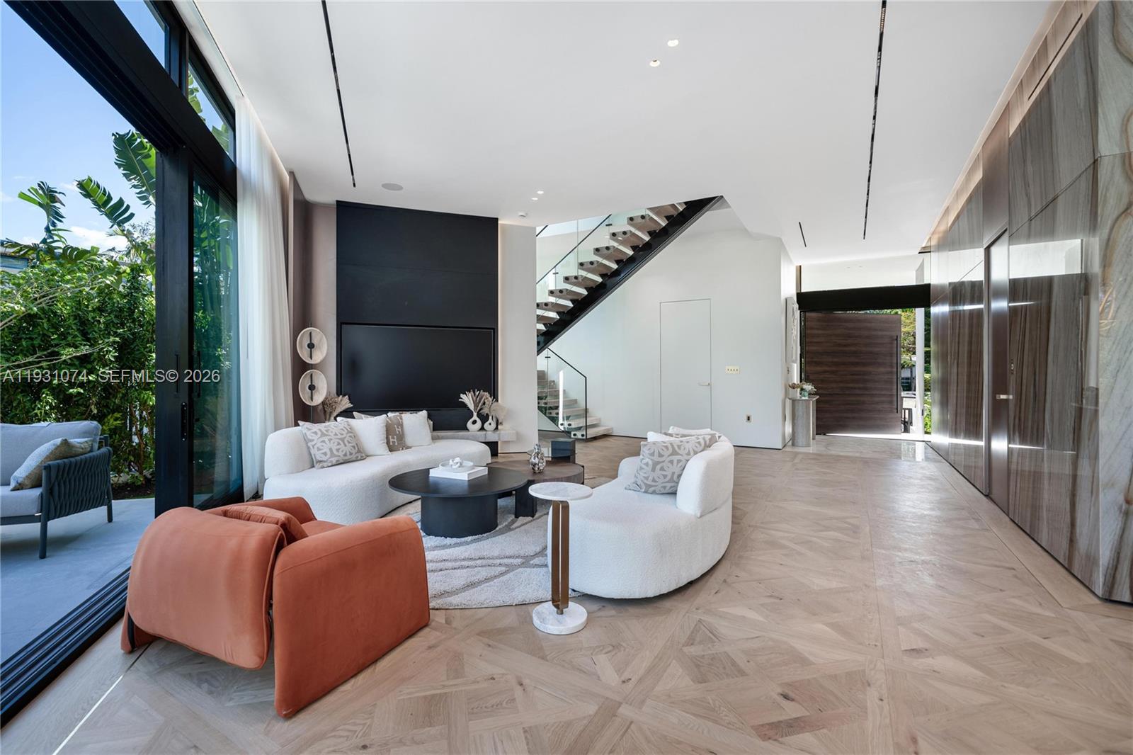 1045 W 47th Ct Miami Beach, FL 33140