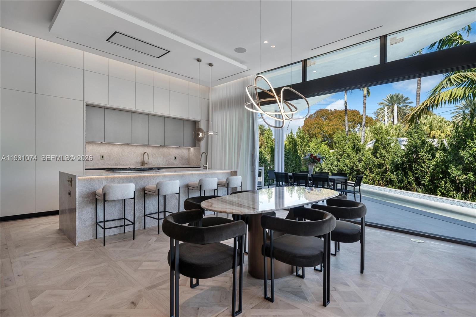 1045 W 47th Ct Miami Beach, FL 33140