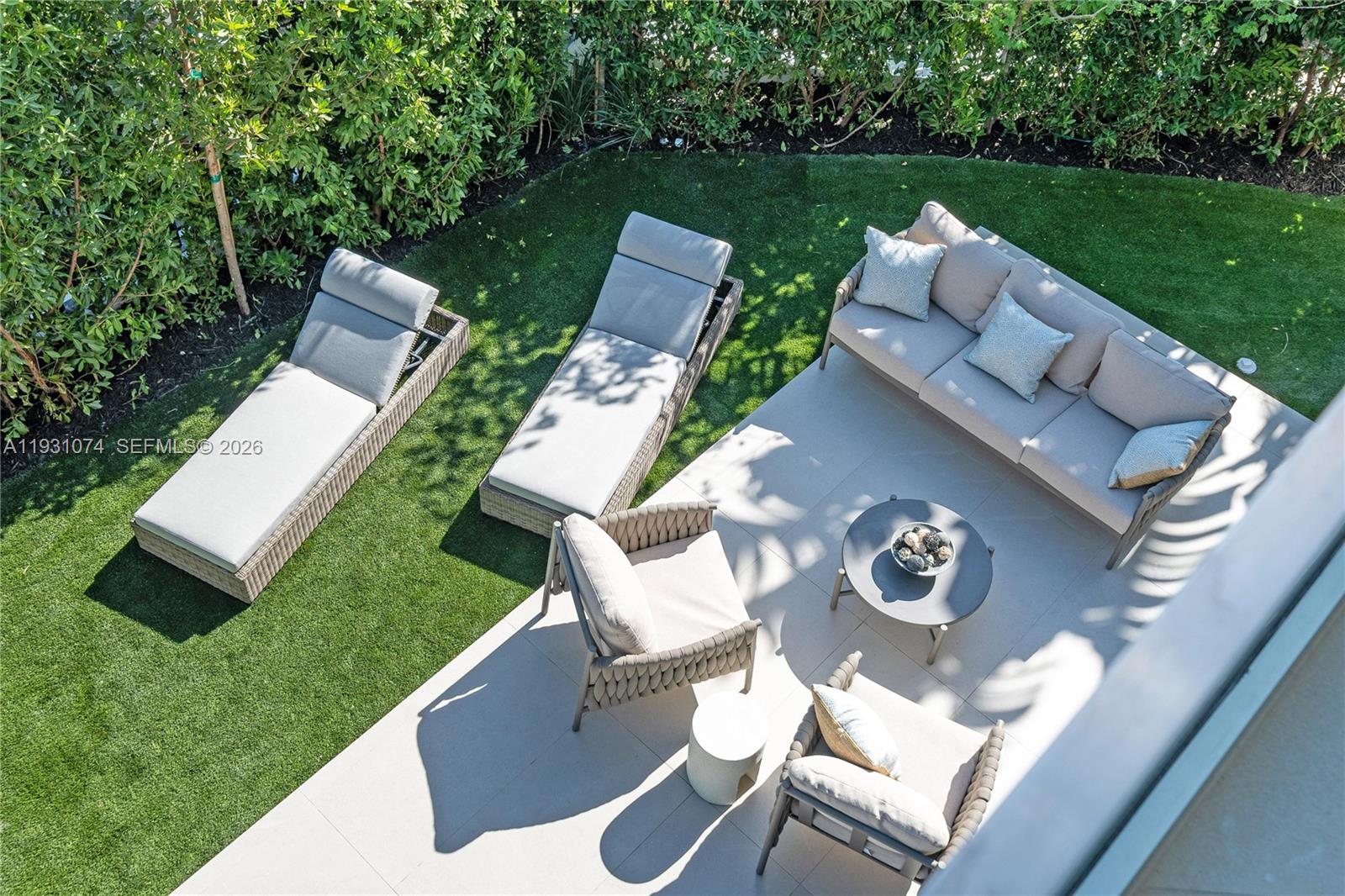 1045 W 47th Ct Miami Beach, FL 33140