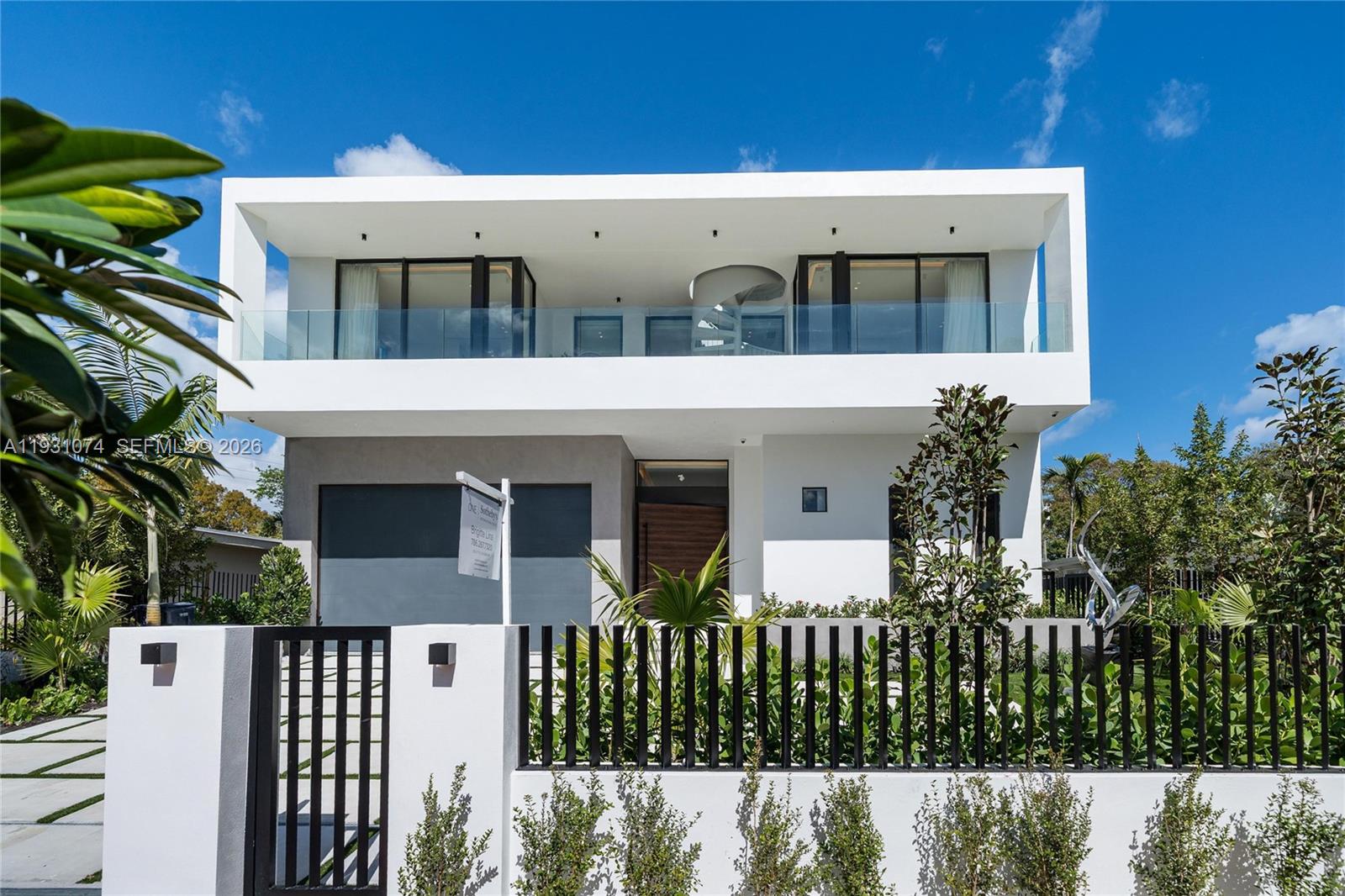 1045 W 47th Ct Miami Beach, FL 33140