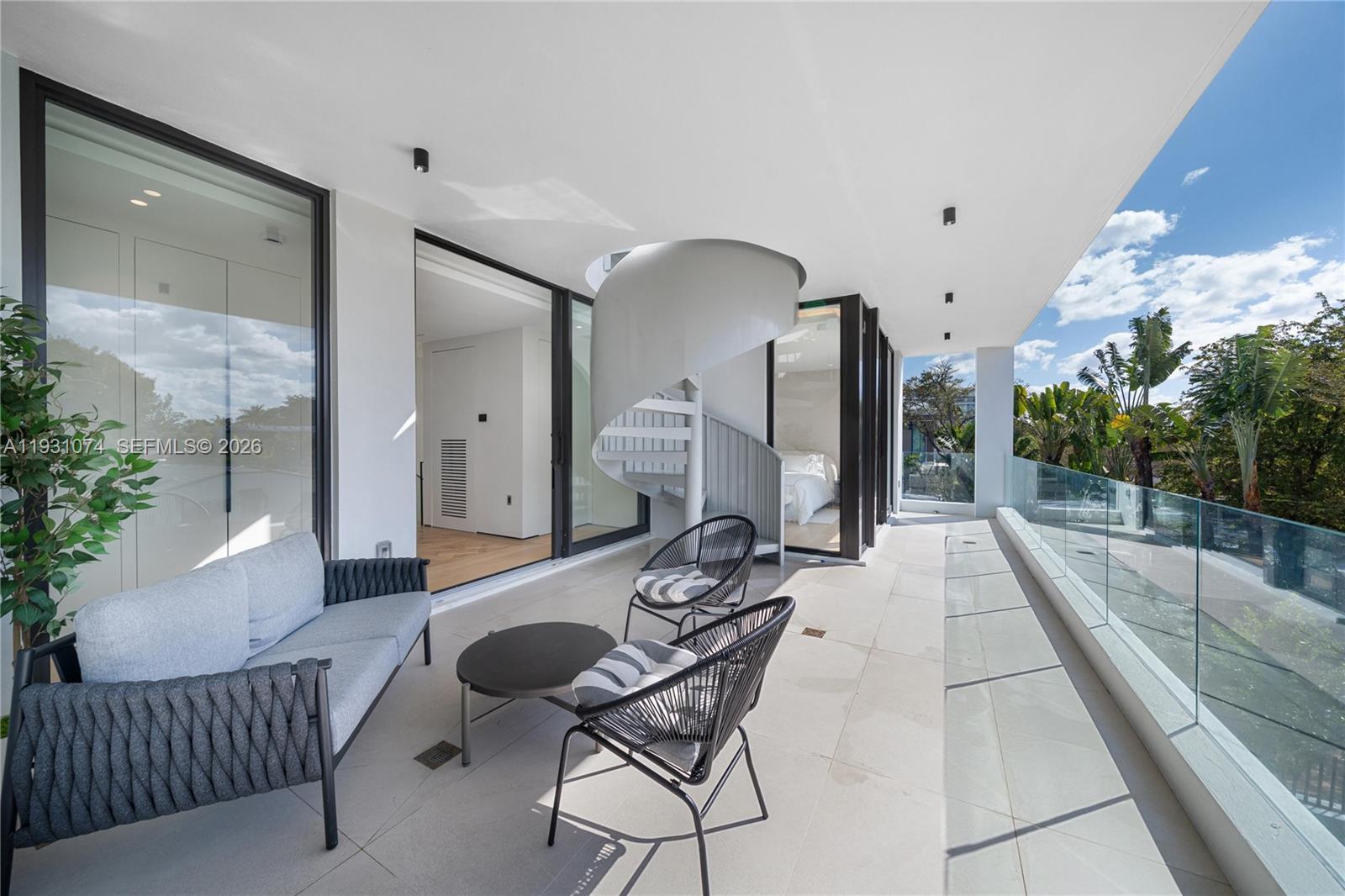 1045 W 47th Ct Miami Beach, FL 33140