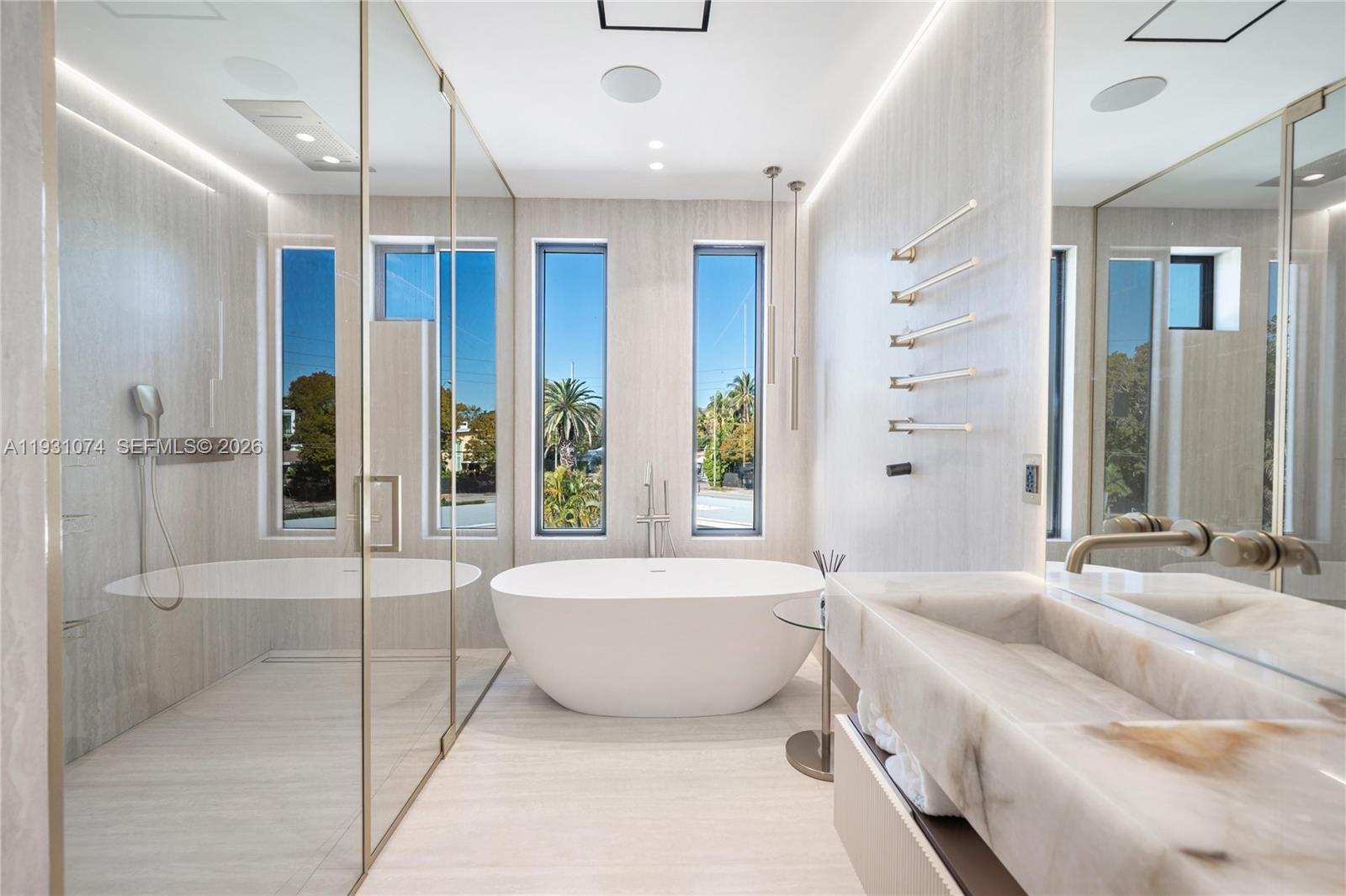 1045 W 47th Ct Miami Beach, FL 33140