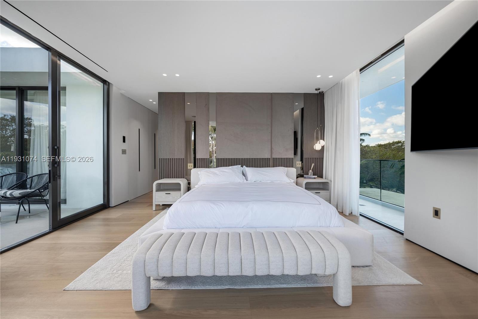 1045 W 47th Ct Miami Beach, FL 33140