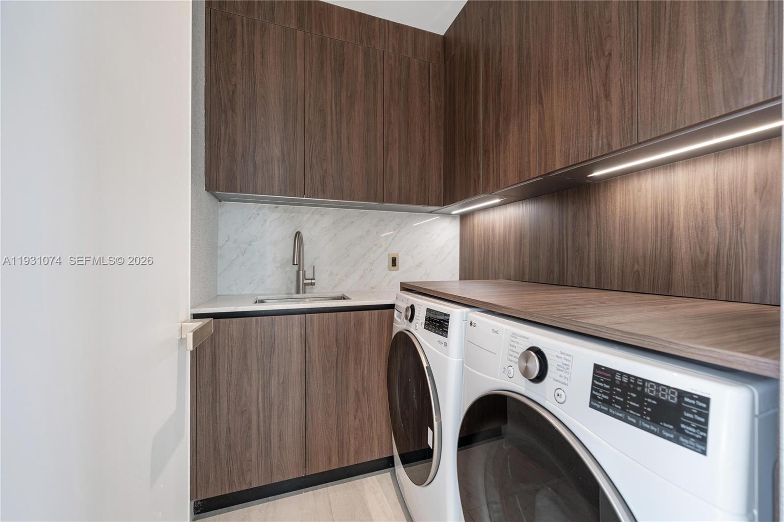 1045 W 47th Ct Miami Beach, FL 33140