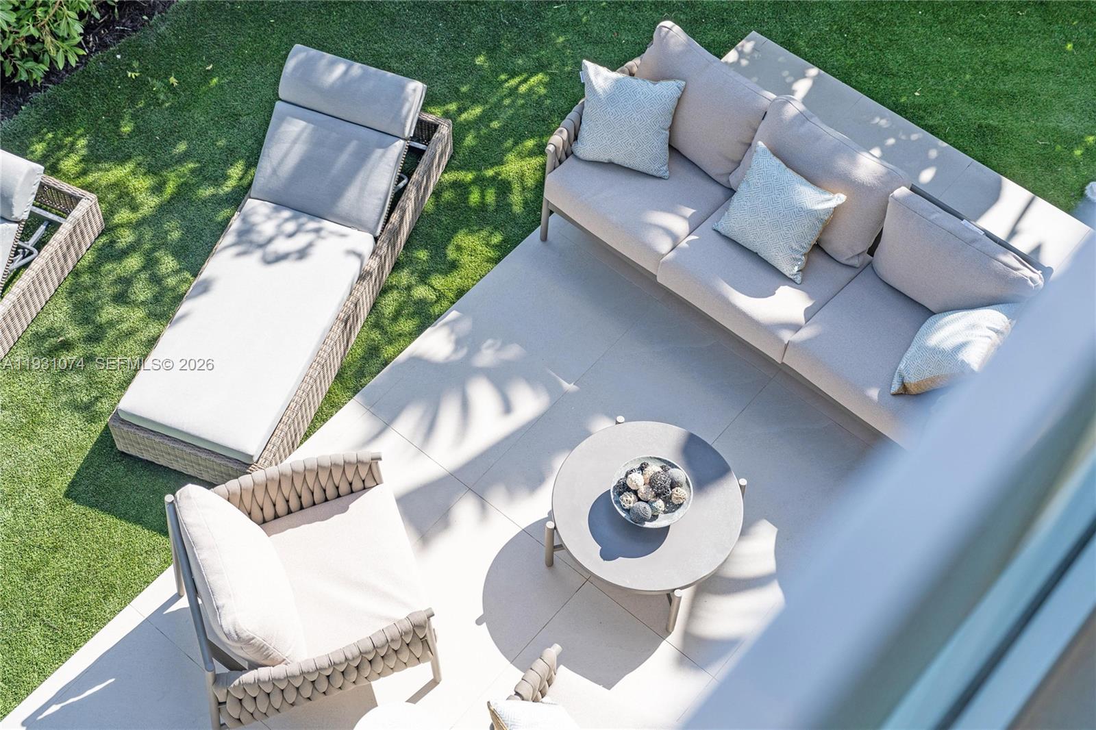 1045 W 47th Ct Miami Beach, FL 33140