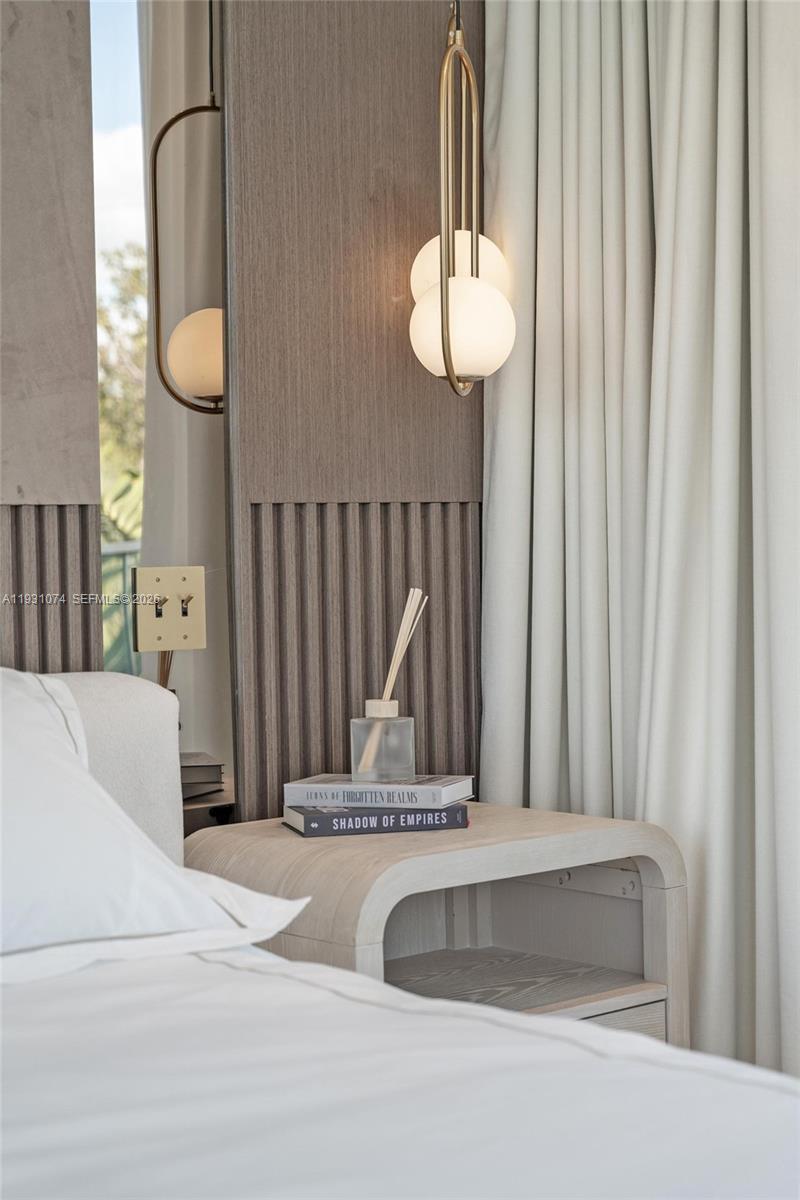 1045 W 47th Ct Miami Beach, FL 33140