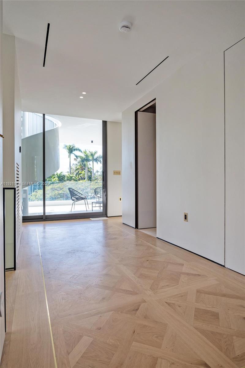 1045 W 47th Ct Miami Beach, FL 33140