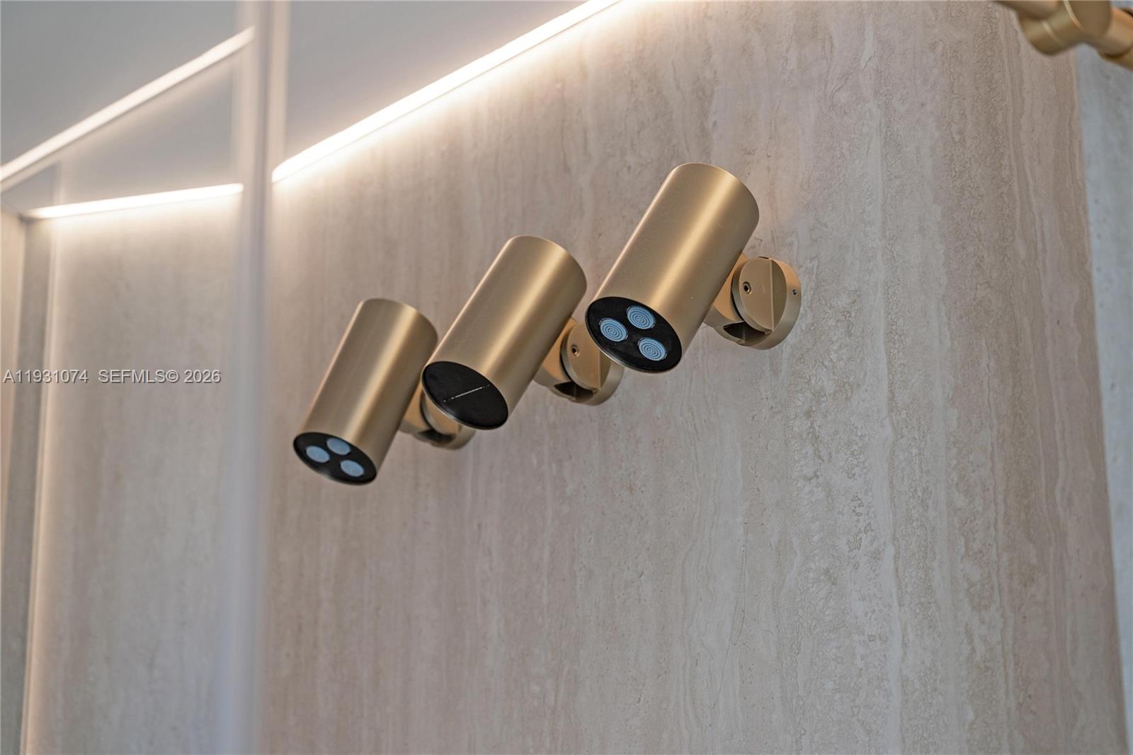 1045 W 47th Ct Miami Beach, FL 33140