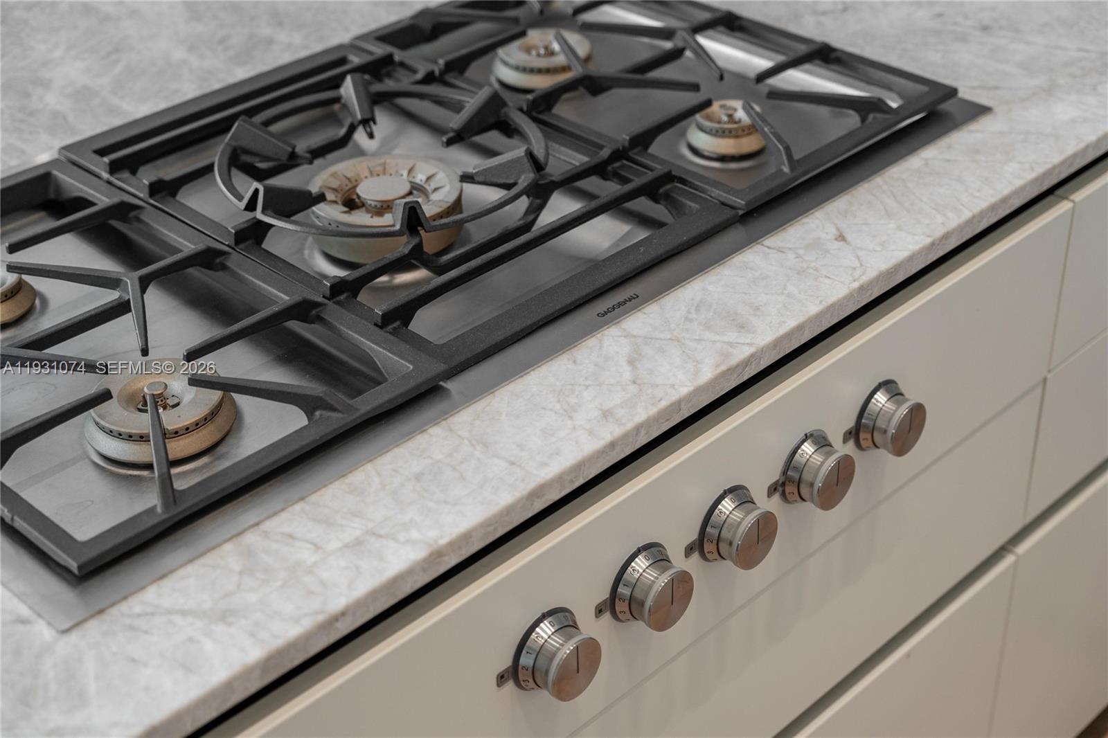 1045 W 47th Ct Miami Beach, FL 33140