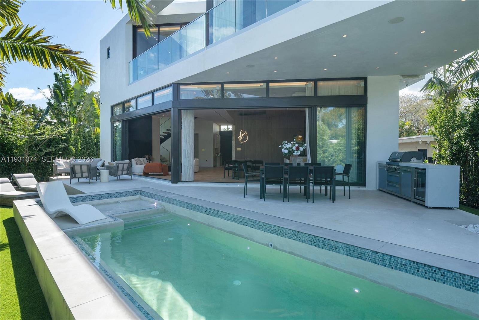 1045 W 47th Ct Miami Beach, FL 33140