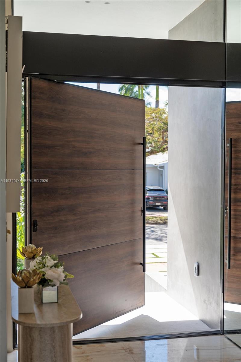 1045 W 47th Ct Miami Beach, FL 33140