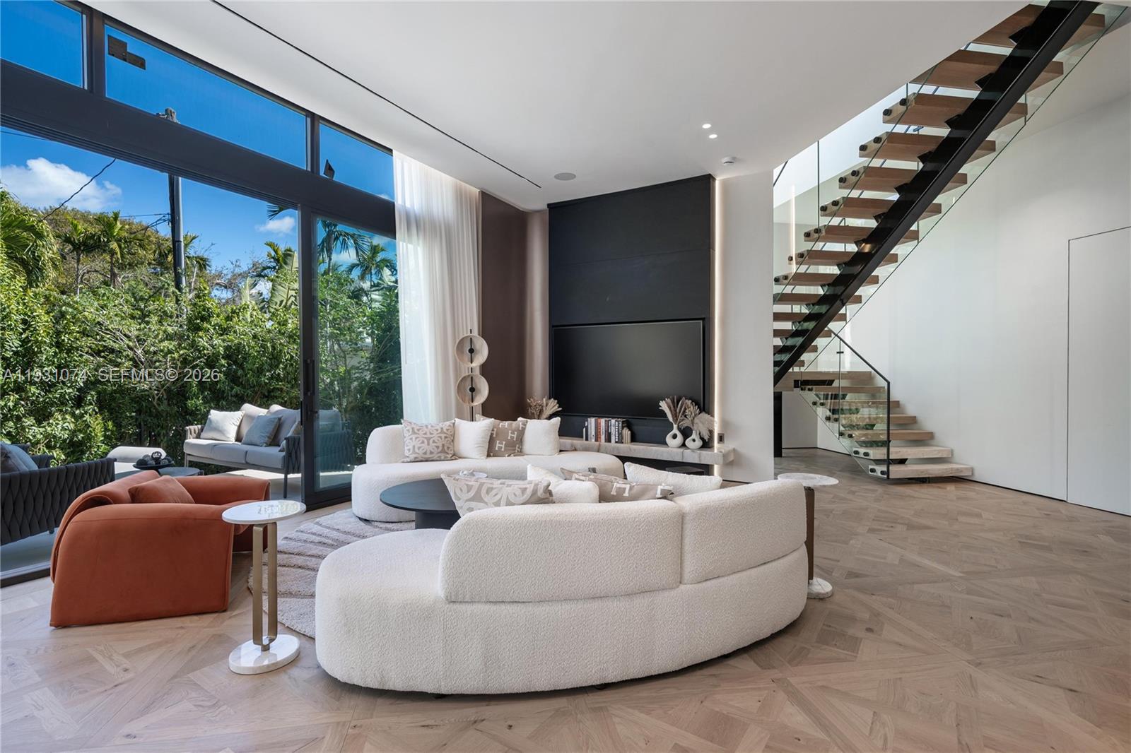 1045 W 47th Ct Miami Beach, FL 33140