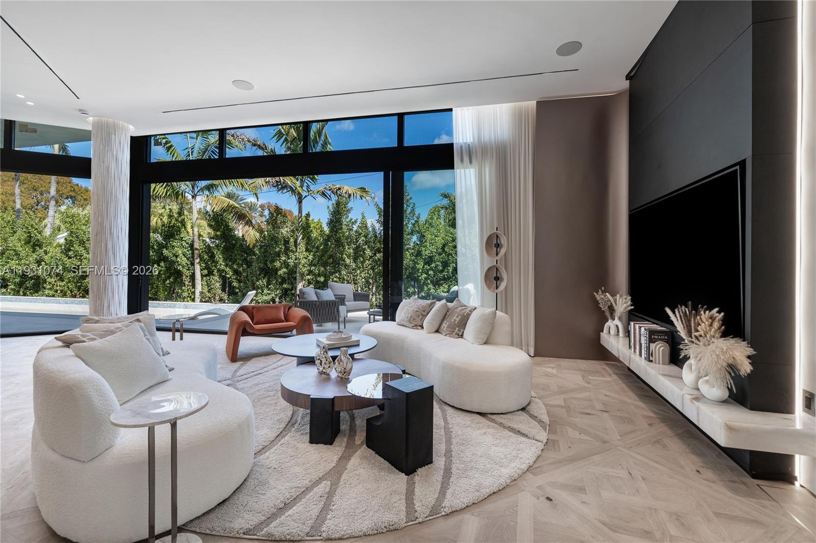 1045 W 47th Ct Miami Beach, FL 33140