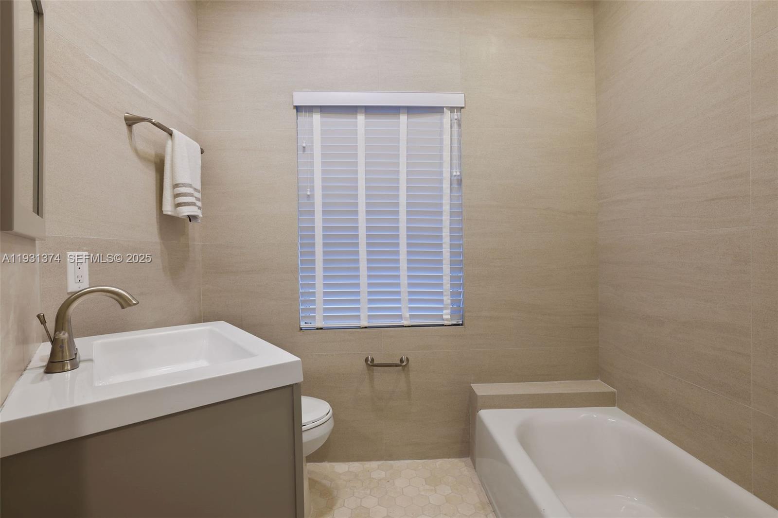 3760 Royal Palm Ave Miami Beach, FL 33140