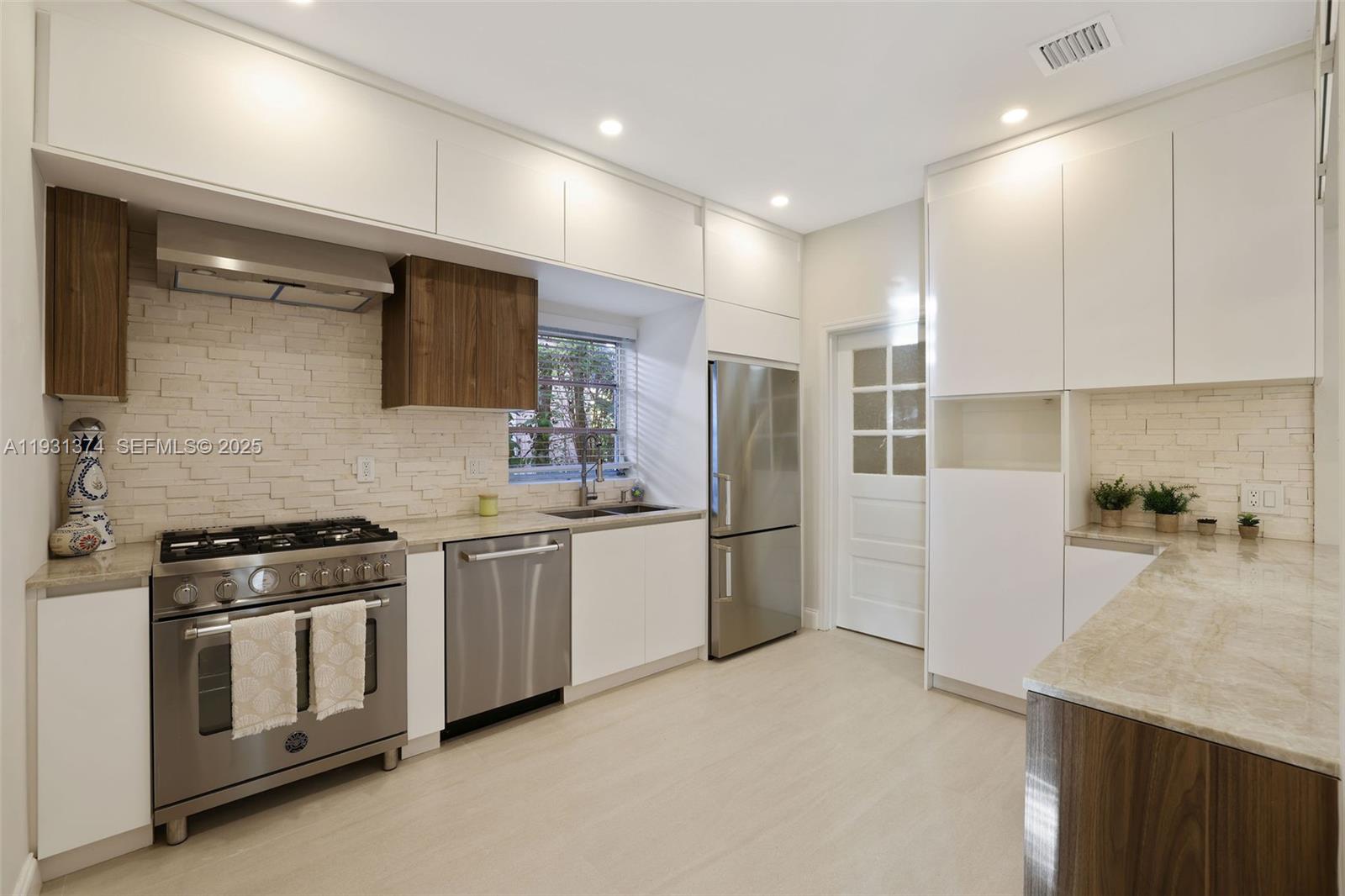 3760 Royal Palm Ave Miami Beach, FL 33140