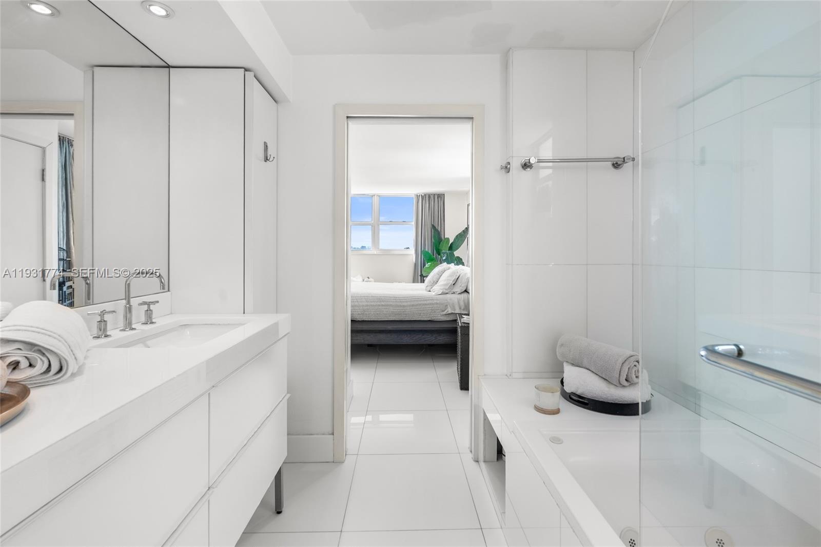 6900 Bay Dr #5K Miami Beach, FL 33141