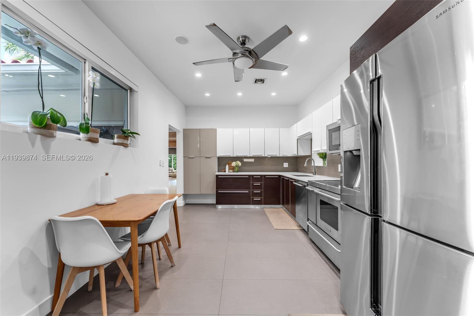 54 Bay Ht Dr Miami, FL 33133