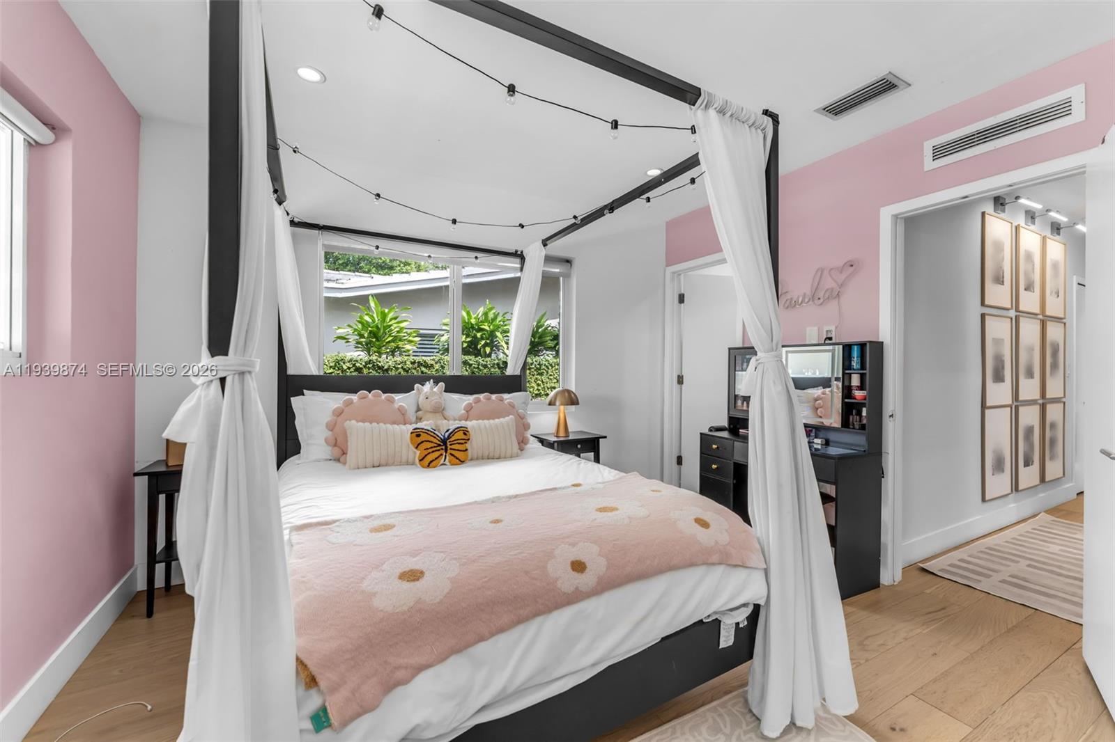 54 Bay Ht Dr Miami, FL 33133