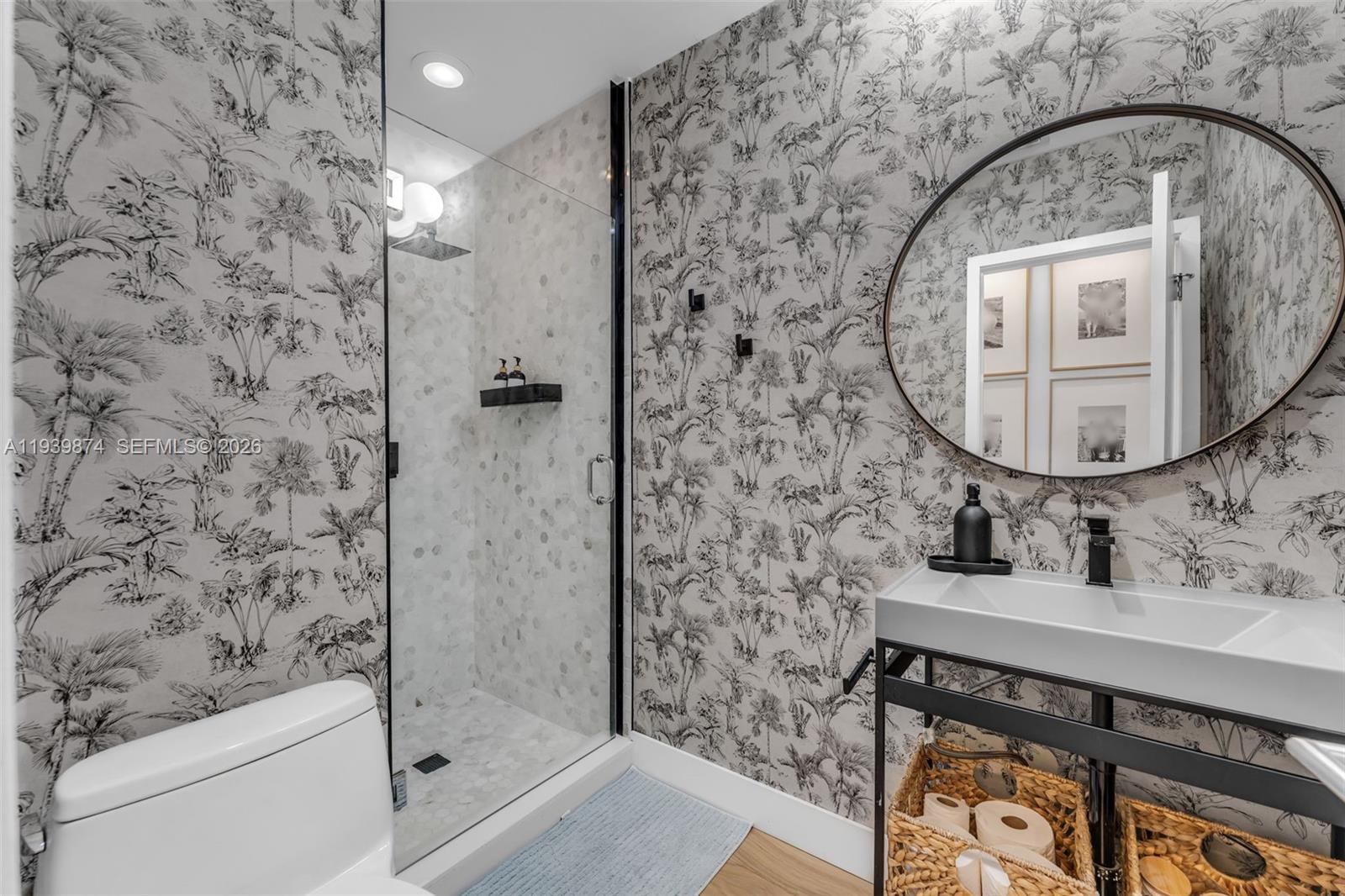 54 Bay Ht Dr Miami, FL 33133