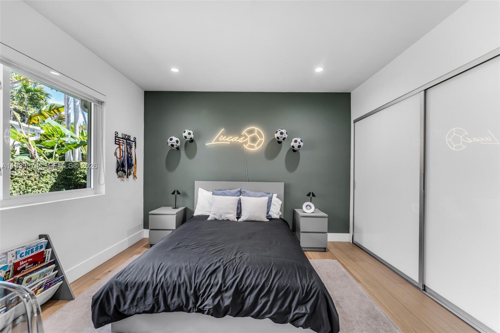 54 Bay Ht Dr Miami, FL 33133