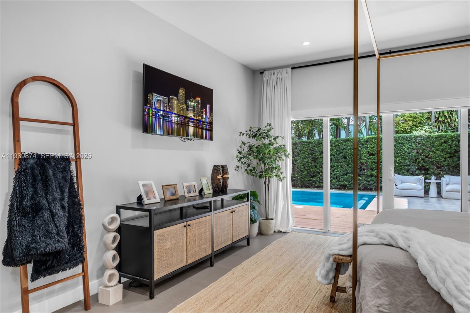 54 Bay Ht Dr Miami, FL 33133