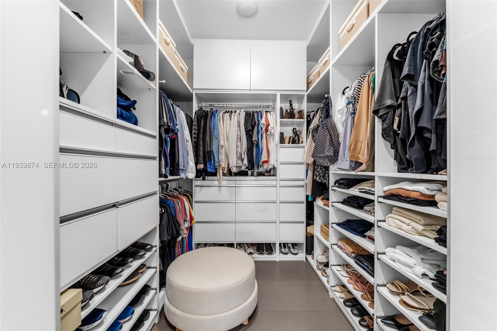 54 Bay Ht Dr Miami, FL 33133