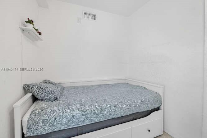 5601 Collins Ave #825 Miami Beach, FL 33140