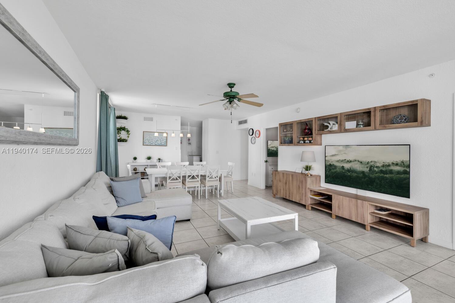 5601 Collins Ave #825 Miami Beach, FL 33140