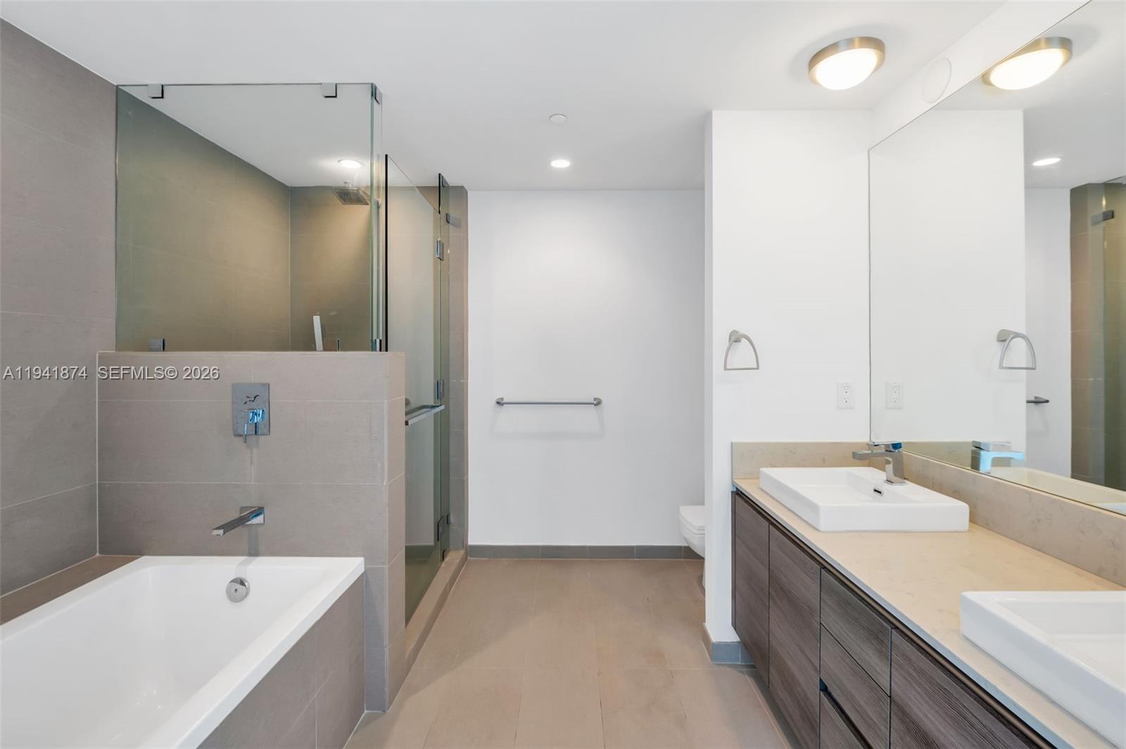 1080 Brickell Ave #3900-3901 Miami, FL 33131