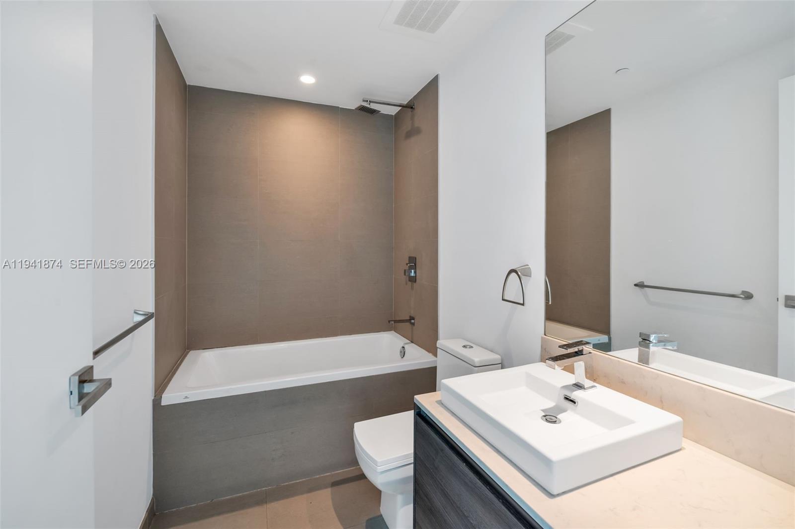 1080 Brickell Ave #3900-3901 Miami, FL 33131