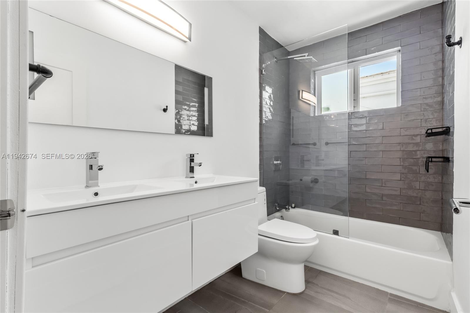 3855 SW 1st St Miami, FL 33134