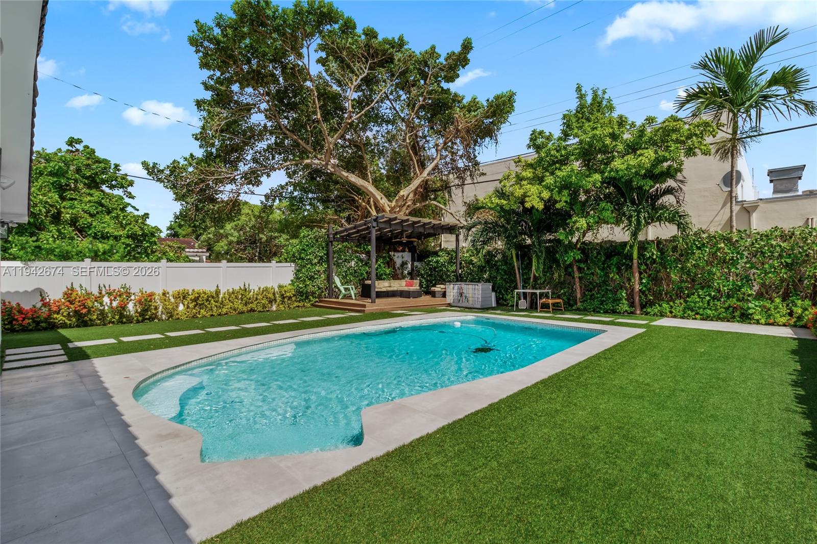 3855 SW 1st St Miami, FL 33134