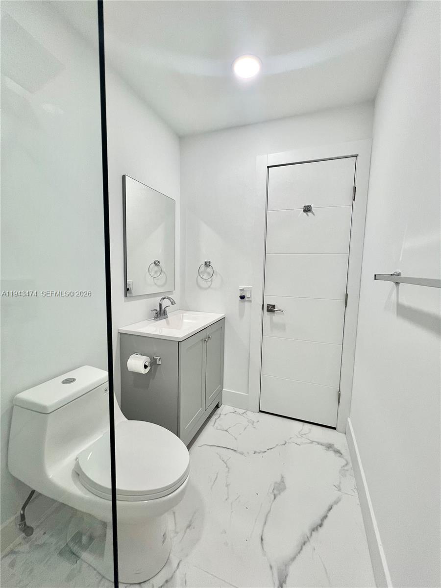 641 NE 2nd St Dania Beach, FL 33004