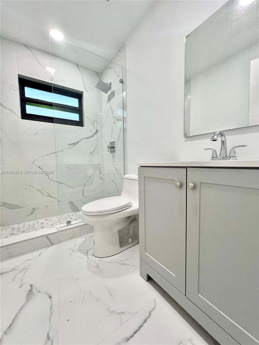 641 NE 2nd St Dania Beach, FL 33004