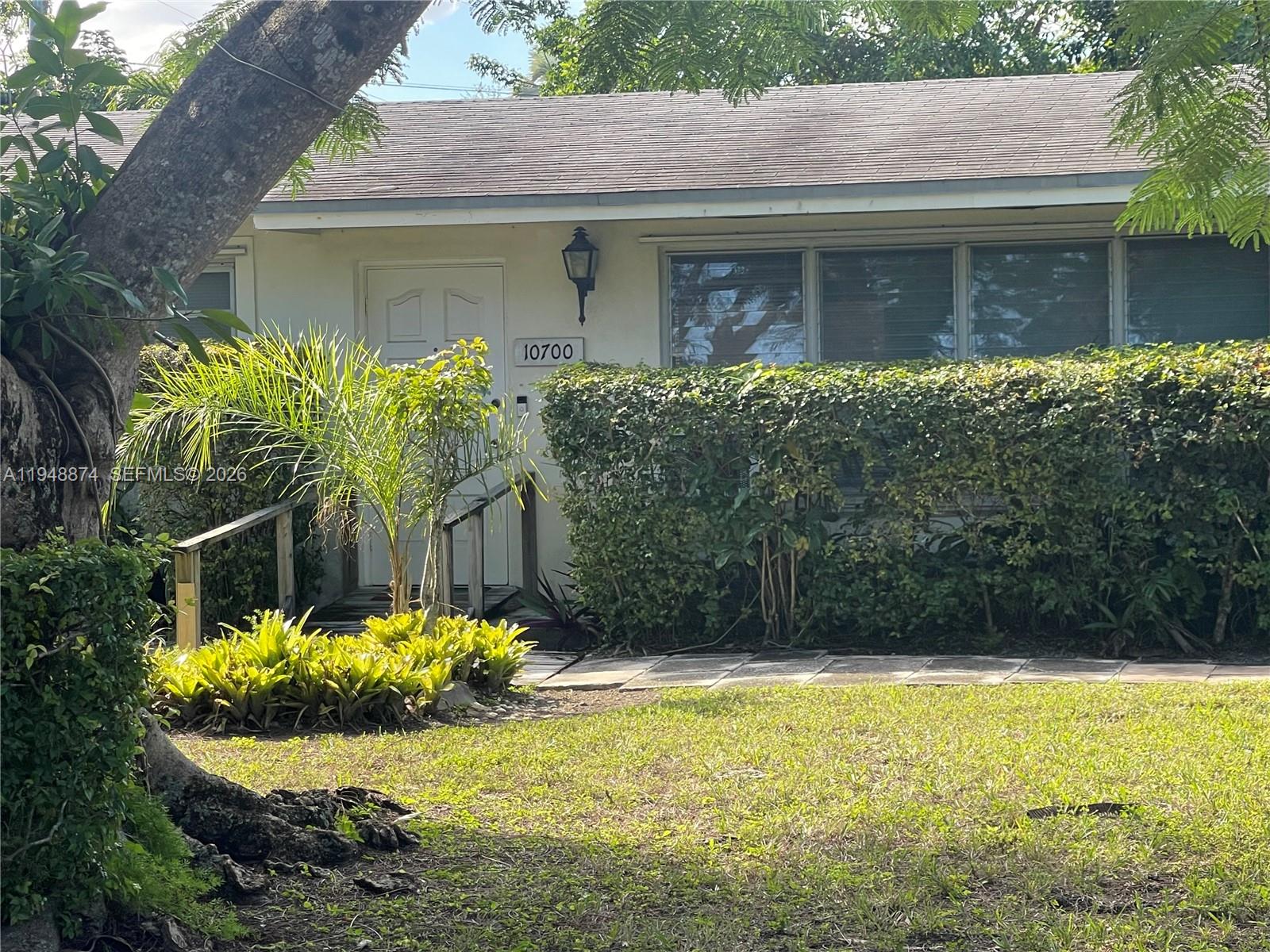 10700 SW 72nd Ct Pinecrest, FL 33156