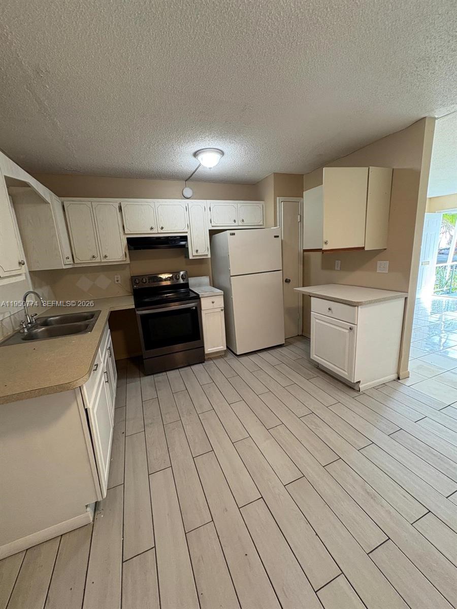 6311 SW 8th St North Lauderdale, FL 33068